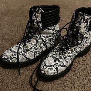 Snake print and texture boots